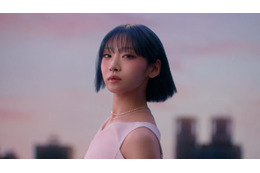 HANA・JISOO、初ソロCM出演で改めてメンバーの大事さ実感 ソロデビュー曲「Movie Star」初公開・友情出演ゲストも 画像