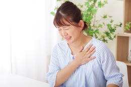 子育てと仕事に「更年期」が重なる40代。ホットフラッシュと動悸の毎日。「わかってはいるけれど、正直つらい」【100人の更年期・リバイバル】