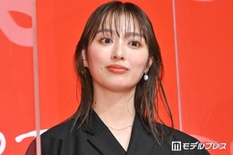 内田理央、ビキニ×デニムで抜群スタイル披露「見惚れちゃう」「引き締まっててカッコいい」と悶絶の声 画像
