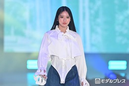 藤岡弘、次女・天翔天音、美脚際立つショーパンコーデ披露「スタイル抜群」「めちゃくちゃ脚長い」と反響 画像