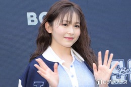 久間田琳加、サンセバスチャンで胸元ざっくりワンピース姿公開「映えてる」「スタイル良い」の声 画像