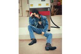GUESS、Stray Kidsヒョンジンを起用したFall 2026 グローバルキャンペーンを発表。期間限定のワークショップも