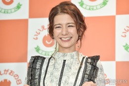 スザンヌ、美脚＆美ボディ際立つ水着姿で豪華リゾート満喫「目が釘付け」「大人の魅力が爆発してる」の声