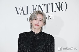 なにわ男子・道枝駿佑「メゾン ヴァレンティノ」ブランドアンバサダー就任 “プラチナブロンド”ヘアで登場