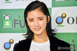 藤井萩花、双子とディズニー満喫ショット公開「どこを切り取っても絵になる」「靴下も髪型もおしゃれ」 画像