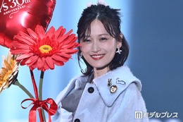山下美月、ミニ丈×シルバーブーツで美脚披露「スタイル良すぎ」「可愛すぎる」と反響【TGC2026A/W】 画像