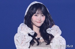 MORE STAR遠藤まりん、フード被りハートポーズで魅せる 色白美脚輝く【IDOL RUNWAY COLLECTION 2026A/W】