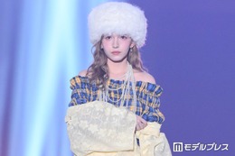 FRUITS ZIPPER早瀬ノエル、トップバッターで「IDOL RUNWAY」開幕 肩出し衣装で美デコルテ披露 画像