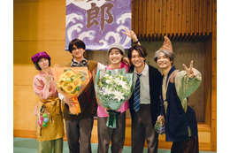 なにわ男子・大橋和也、桜田ひより・櫻井海音らと笑顔のクランクアップ「みんなの力で完成させることができました」【人生を変えたコント】
