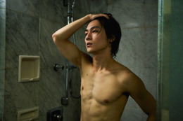 Travis Japan松田元太「嘔吐しそうになった」クズ男演じる不安「放送して良いのか」主人公の色気への解釈とは【「はだかんぼうたち」インタビュー前編】 画像