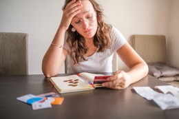 なぜ貯金が貯まらない？独身40代、A子さんの場合はリボ払いで買い物を……
