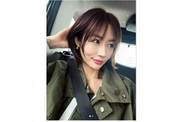 宮崎麗果「ともかくオーバーサイズで買うことがコツ」息子とのお揃いコーデ公開「素敵な親子」「センス良すぎる」の声 画像