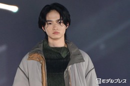 「国宝」で話題・越山敬達、クールな表情で観客魅了「大人っぽい」「スタイル良い」と反響【ガルアワ2026A/W】