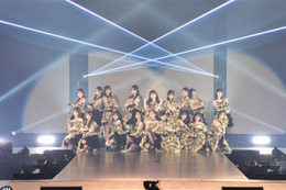 乃木坂46、アーティストライブトップバッターで3曲披露 ファンに急接近＆テープ舞う華やかステージ【ガルアワ2026A/W】 画像