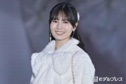 日向坂46小坂菜緒、白のふわもこトップス×ロングスカートで甘さ全開「悶絶級の可愛さ」「見とれちゃう」と反響【ガルアワ2026A/W】