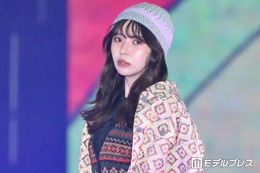 元櫻坂46小林由依、柄カーデ・ハーフパンツ・ニット帽…個性派コーデに反響「着こなせるのさすが」「ギャップがすごい」【ガルアワ2026A/W】 画像