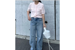 甘いピンクをデニムと合わせて大人仕様に。新鮮な色使いで遊ぶ華やかスタイル【40代の毎日コーデ】 画像
