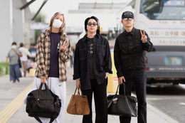 Mrs. GREEN APPLE、高松空港に到着 約3年ぶりアリーナツアー直前のイメチェン姿をキャッチ
