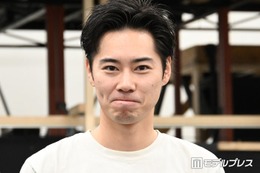 戸塚純貴、結婚発表後初の公の場「僕だけが勝手にライバルだと思っている」“劇中で対立”共演俳優に宣戦布告？【二階堂朝陽は助けに来る】