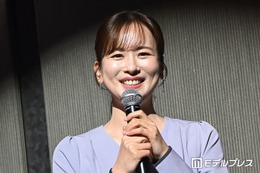 皆藤愛子、美肩＆美背中際立つオフショルコーデに反響「背中に天使の羽がクッキリ」「透明感すごい」の声 画像