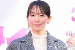 吉岡里帆、美ボディ透けるノースリ衣装姿披露「清楚なのに色っぽい」「デコルテ綺麗で憧れる」と反響
