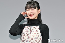 「ラブライブ！」AiScReam声優・大西亜玖璃、美脚際立つミニスカ制服風衣装ショットに絶賛の声「頭身バランスが神」「スタイルレベチ」 画像