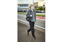 なにわ男子・道枝駿佑「ヴァレンティノ」ルック纏い羽田空港登場 画像