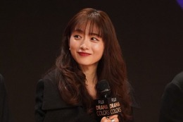 石原さとみ、共演俳優の息子との“キスハプニング”振り返る「なぜか唇を奪われました」【ポリティカルパン】