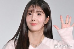 IZ*ONE出身クォン・ウンビ、美ウエスト＆美脚際立つミニ丈コーデに反響「神スタイル」「何頭身？」
