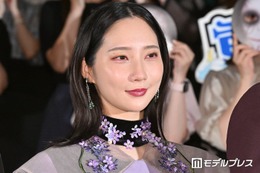 ファーストサマーウイカ、美脚輝くバブル衣装姿に反響「大人の色気がすごい」「似合いすぎてる」 画像
