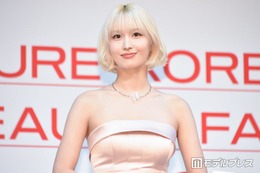 TWICEモモ、タイトミニワンピから美ボディ際立つ「神スタイル」「腰の位置が高い」と絶賛の声 画像