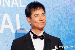 沢村一樹、息子2人との家族ショット公開「イケメンだらけで眼福」「お店にいたら見とれてしまう」と反響 画像