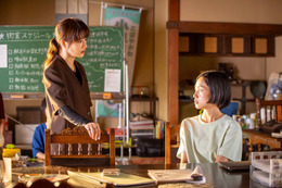 石原さとみの撮影現場での素顔 河合優実が明かす「それができる大人になりたい」2人が語る“野木脚本”の魅力とは【ポリティカルパン】 画像