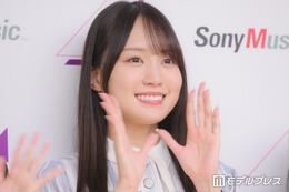 乃木坂46賀喜遥香、美脚スラリの網タイツ姿に反響「スタイル抜群ですね」「肌綺麗すぎ」 画像