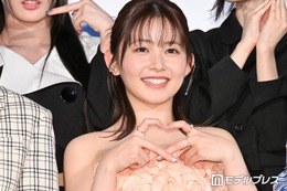 久間田琳加「ふわもこのワンピだから秋コーデ」シャギーニットのキャミワンピで美ボディ際立つ「スタイル異次元」「オーラがすごい」と反響