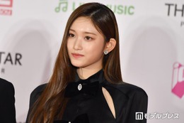 IVEイソ、美肌際立つ衣装姿にファンため息「透明感が凄い」「美の化身」と反響 画像
