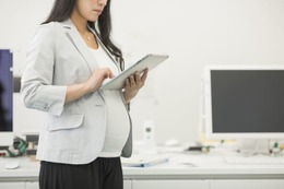 妊娠・出産で退職するママは失業給付の延長を 画像
