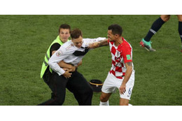 W杯決勝戦に乱入の人気バンド、ついに解放される 画像