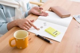 43歳貯金500万。夫は15歳年上で教育費もかさみ… 画像