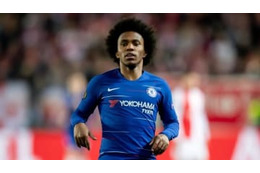 いいひと！チェルシーMFウィリアン、少年ファンとサッカーする 画像