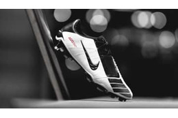 NIKEから“懐かしデザイン”の新スパイクが続々リリース！ついに「T90」も 画像