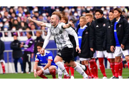 サッカー史上に残る笑撃！横浜vs神戸の「9人連続PK失敗」、海外もザワつく 画像