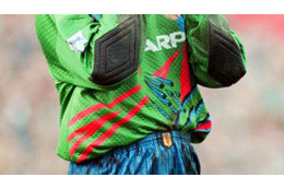 90年代イングランドサッカー、「色やデザインが酷かったGKユニフォーム」5着 画像