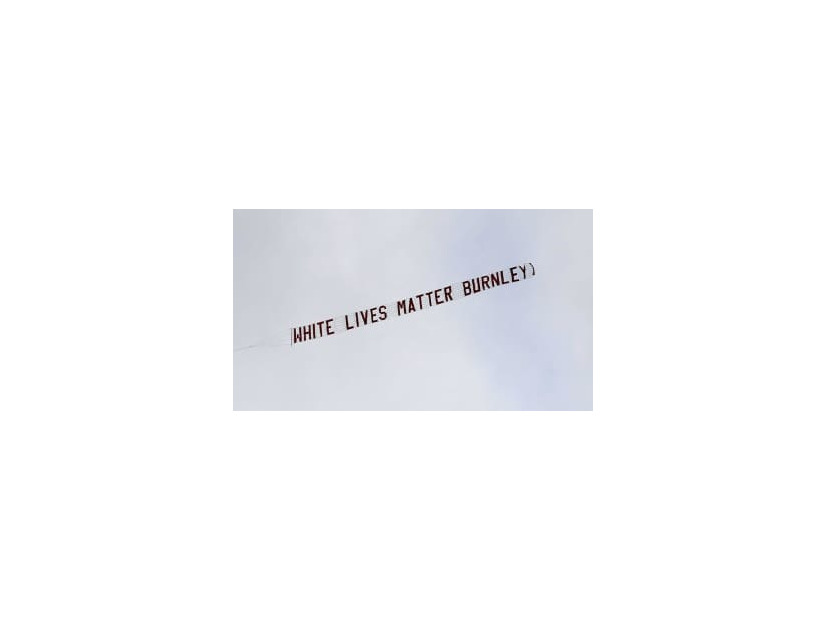 衝撃の『White Lives Matter』掲げた人物、「世界は狂ってる」と逆に怒る
