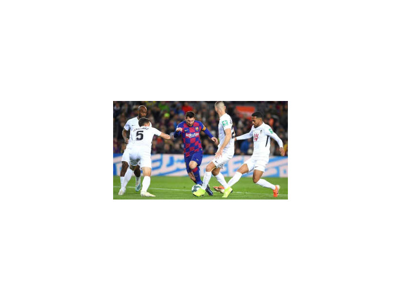 見るとサッカーしたくなる！ラ・リーガ公式渾身の「股抜きプレー集」がアツい