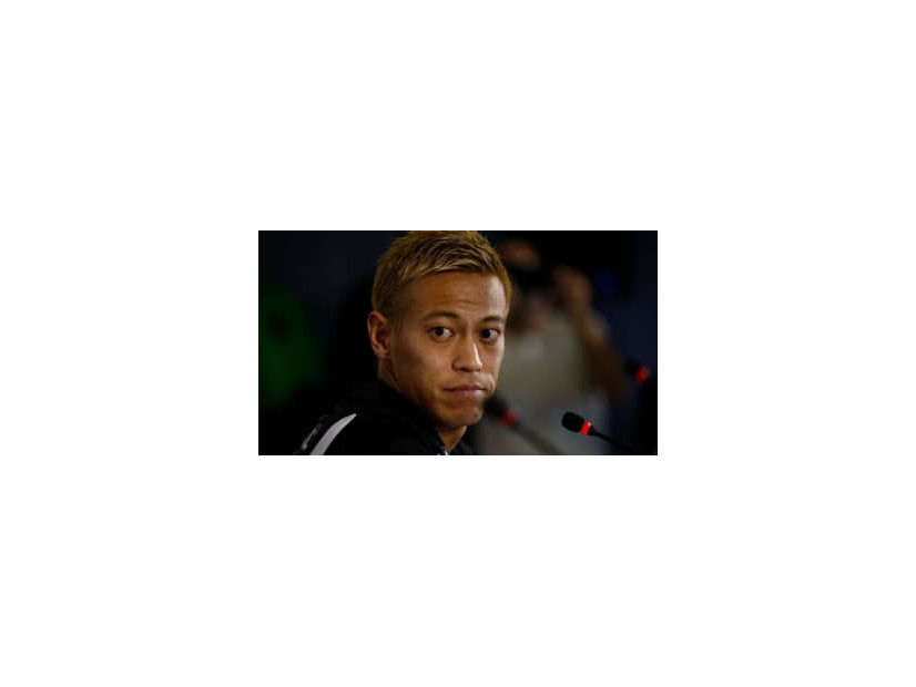 本田圭佑、「生配信」でポルティモネンセ移籍を発表