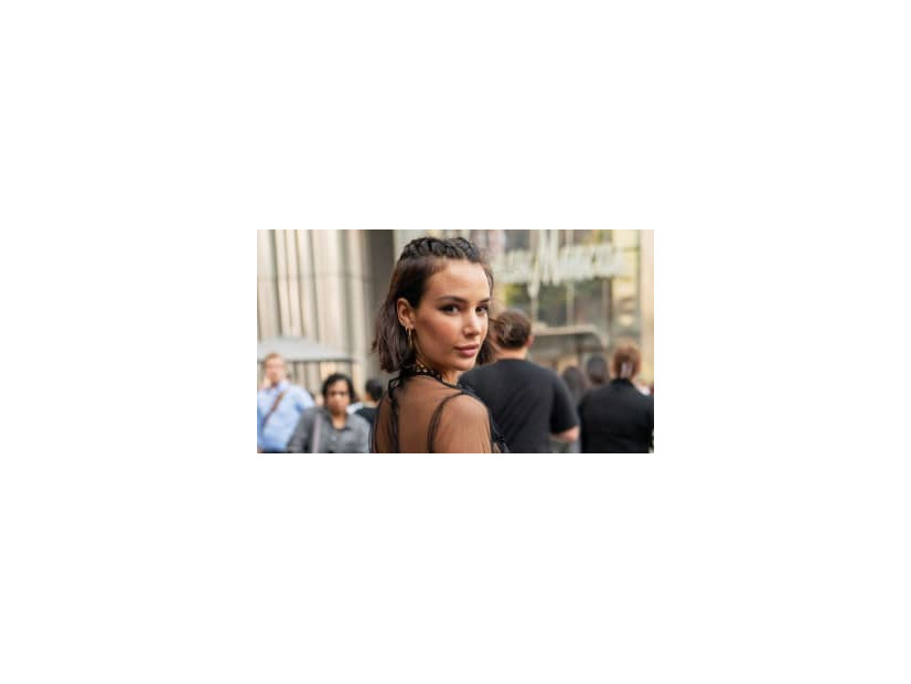 仏代表DFルブーフの娘は「トップレス写真にも挑戦のモデル」