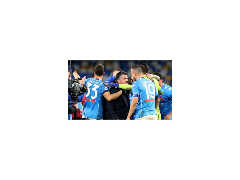 ガットゥーゾ監督、試合中に選手の顔を鷲掴み！イイ意味で