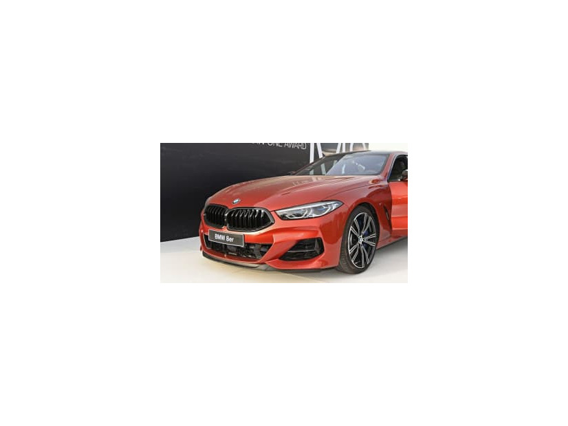 ミラン、BMWとパートナー契約！赤黒のマシンがクール