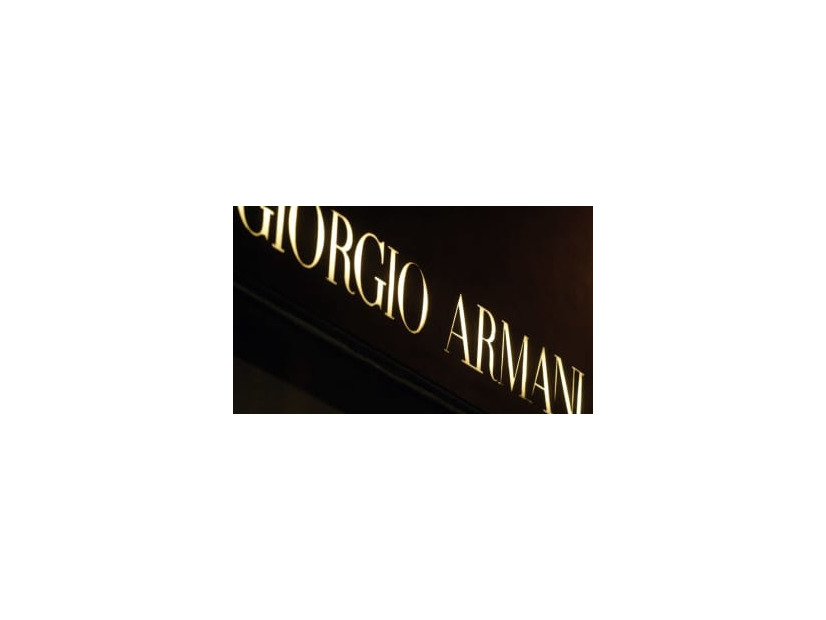 なんとデザインは「アルマーニ」！ ナポリ、来季ユニフォームは自社製作